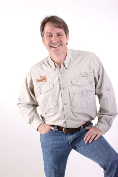 jeff_foxworthy_candid_tan_web