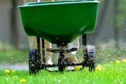 Lawn-Fertilizing
