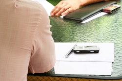 meeting_w_client_4040341