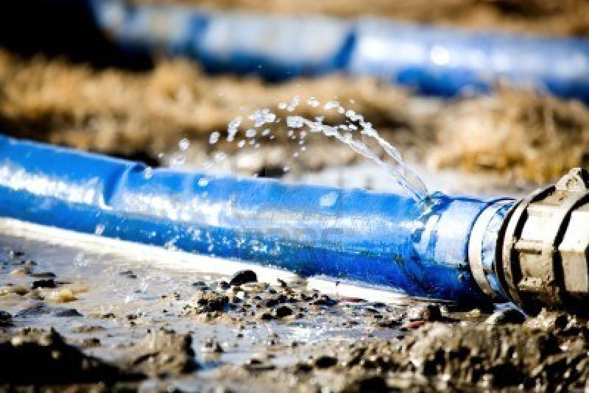 839902-wasting-water--water-leaking-from-a-hole-in-a-hose-shallow-dof-with-focus-on-leak