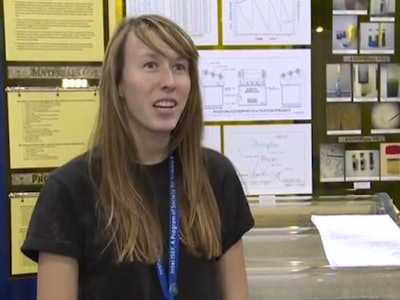 Evie Sobczak, 16, developed a way to turn algae into biofuel. Photo via Inhabitots.com