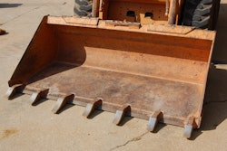 Note the yardage and type of bucket, and look at the general condition. Do the cutting edge or teeth need replacing? Take note of the coupler during the operational check. Examine the condition of any additional attachments being sold with the machine.