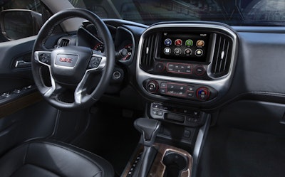 2015-GMC-Canyon-Interior-Detail-from-Passenger-Seat-016-medium