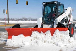 Snow_blade_and_skid_steer_loader-147982-85410-hr (2)
