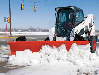 Snow_blade_and_skid_steer_loader-147982-85410-hr (2)