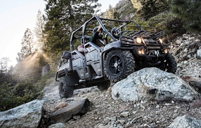 JD_XUV825iS4_Camo_Field