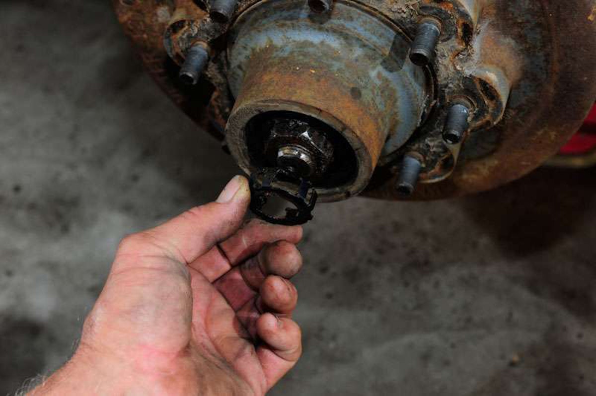 Replacing electric trailer brakes guide Total Landscape Care