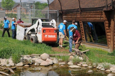 Doosan Day Of Caring 2014 Image 2 210099 Hr