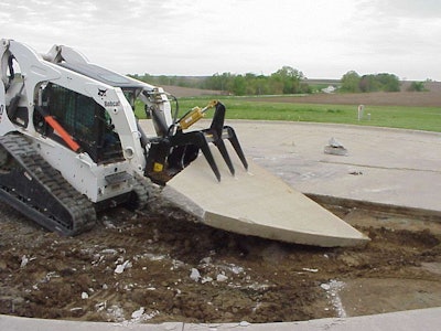 Concrete/Asphalt: Break and load concrete using a single tool with Arrow Material Handling Products’ concrete removal/demolition grapple, which handles rebar with ease and breaks 10-inch concrete with a crushing force of 3.5 tons at the tips. The high str