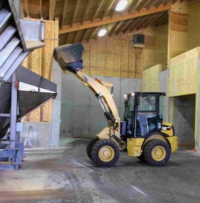 Cat 903 C Cwl Working Shot C10303396