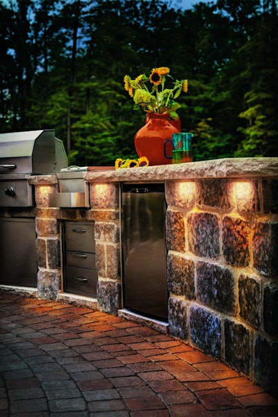 Detail Outdoor Kitchen 7102