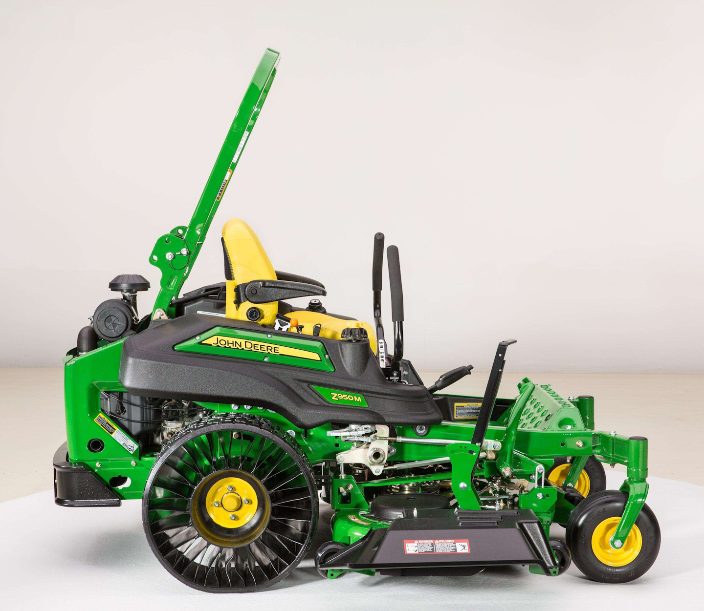 John Deere, Michelin Unveil X Tweel Turf Airless Radial Tire for ZTrak 900 Series Total