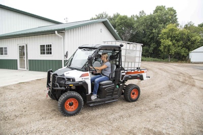3400 Utv Hauling Fertilizer Tank 212452 132539 Hr