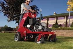 sw1203_turf_stand_aerator_r_032-2