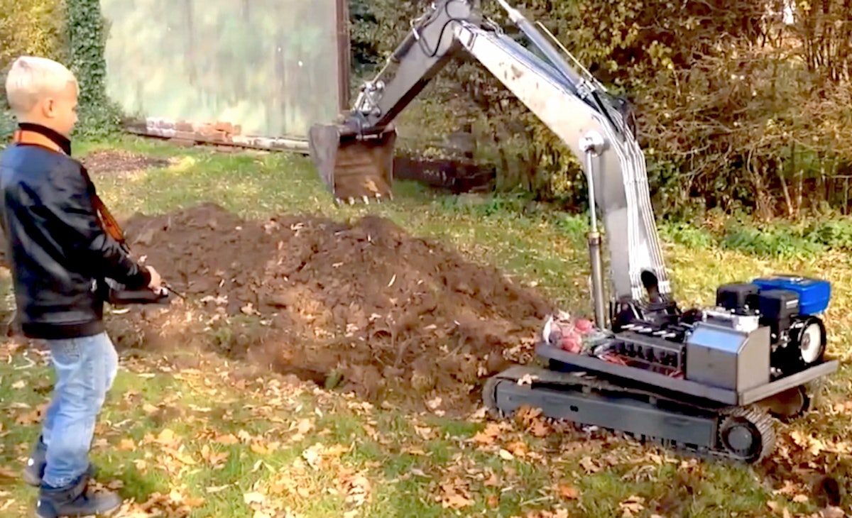 Large store rc excavator