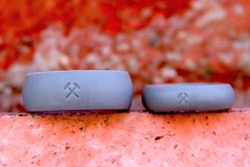 Qalo-wedding-band-ring