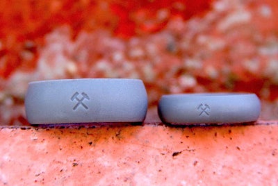 Qalo-wedding-band-ring