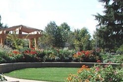 The Portland Memory Garden in Oregon’s largest city includes four seasons of plants and flowers in raised beds. The plants were chosen in part to stimulate the senses and spark memories. Photo: www.portlandmemorygarden.org