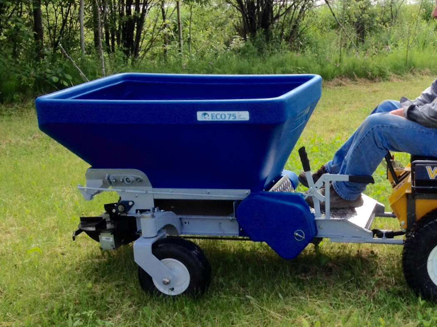 Ecolawn Applicator introduces new top dressers, spreader Total