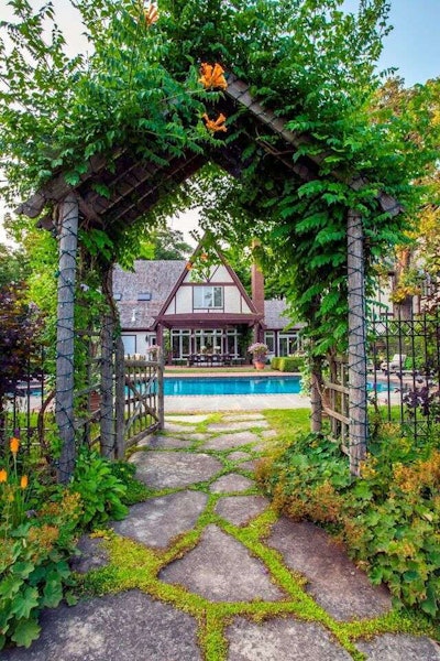 Photo: Linda Oyama Bryan