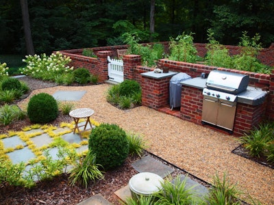 Create a culinary garden by keeping the grill close to growing vegetables. Photo: J A L A Jeff Allen Landscape Architecture
