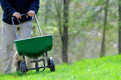 Depending on what type of grass your clients have will determine the fertilize you need to apply. Photo: toreuse.com