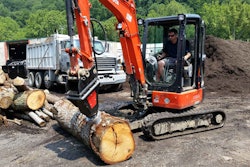 Maryland Landscape Supply owner Ethan Langrill uses the Black Splitter S2X 800 to split a log at the firm’s Ellicott City location.