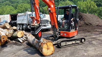 Maryland Landscape Supply owner Ethan Langrill uses the Black Splitter S2X 800 to split a log at the firm’s Ellicott City location.