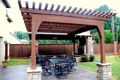 Pergolas, such as this one erected by Tom’s Outdoor Living in Tulsa, Oklahoma, continue to be popular elements in the residential landscape. Photo: Lauren Heartsill Dowdle