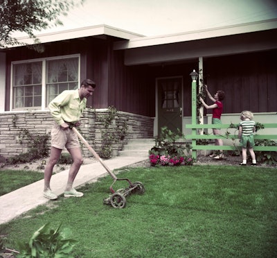 In the 1950s, a luxurious lawn was a symbol of prosperity. Rows of green, perfectly trimmed front lawns gave the impression of a united, well-kept community. Photo: The Huntington Library, San Marino, Calif.