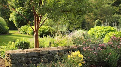 The website provides numerous landscaping ideas, including this photograph provided by The LaurelRock Co. of Wilton, Connecticut.