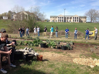 Ewing leads a workshop in which students try to determine what is causing a lack of water pressure in the irrigation system. Photo: Jill Odom