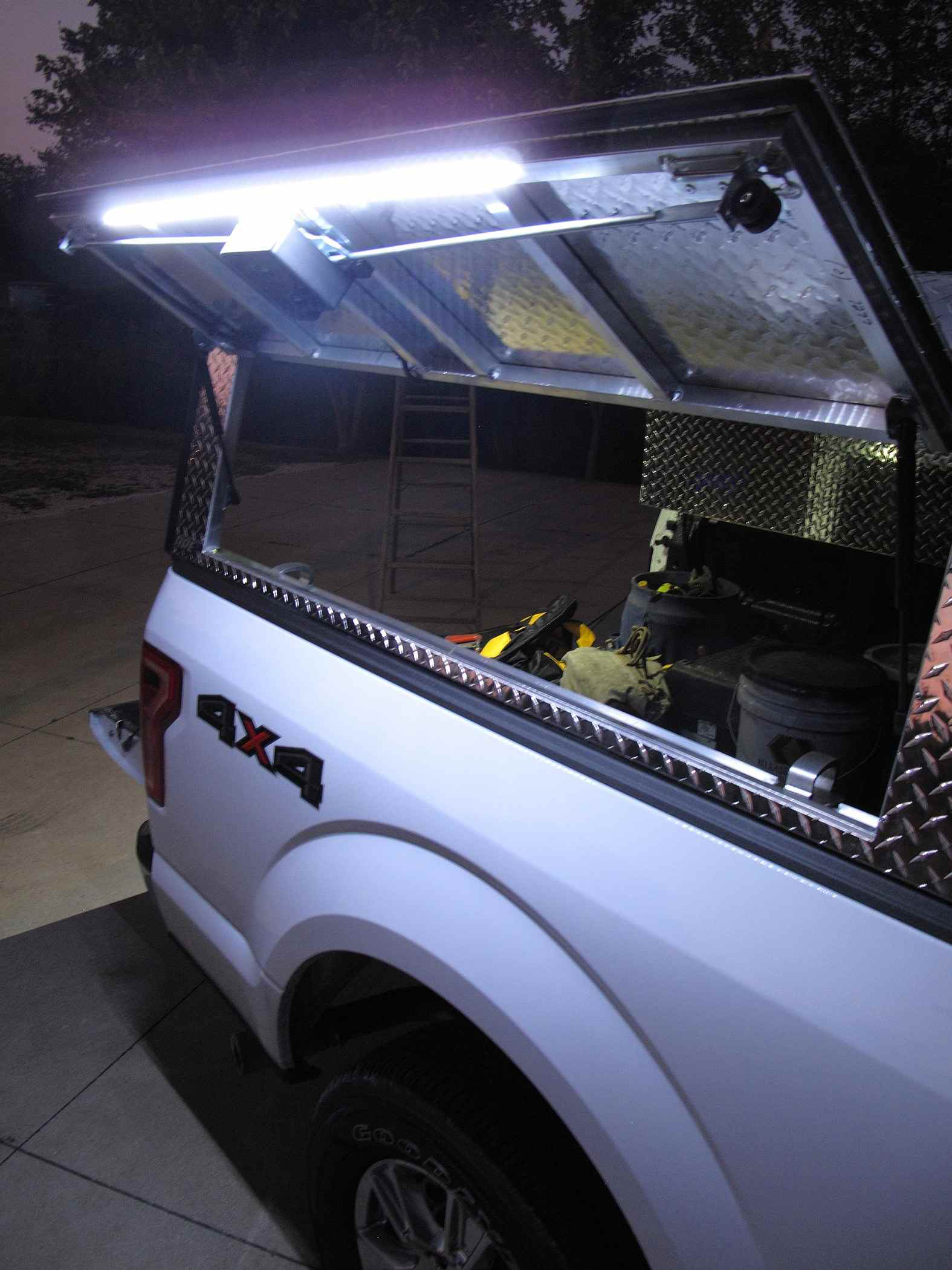 truck cap interior lights