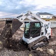 Bobcat-T595-dumping-dirt