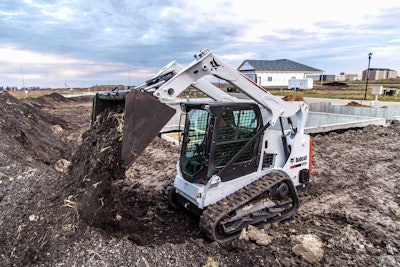 Bobcat-T595-dumping-dirt