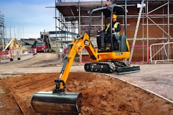 Tie-down points on the rear side of the upper structure and kingpost improve safety when transporting the machine on a trailer. Photo: JCB