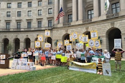 Activists rally outside of EPA’s headquarters to urge the banning of bee-toxic pesticides. Photo: Keep The Hives Alive Tour