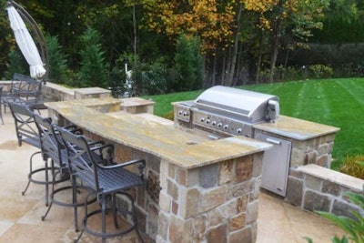 natural-stone-outdoor-kitchen-768×512