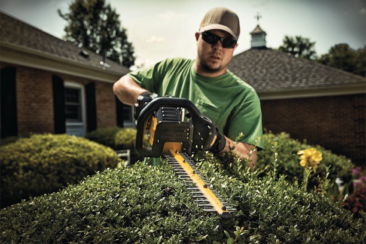 Dewalt 40v hedge deals trimmer