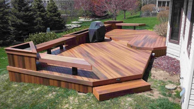 A deck constructed by Screwheads Decking in Racine, Wisconsin, features composite decking, a combination of wood and synthetic material.
