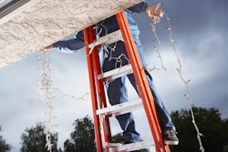 hanging-christmas-lights-fryeelectricinc