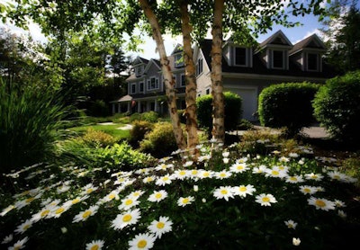 garden-in-front-of-home