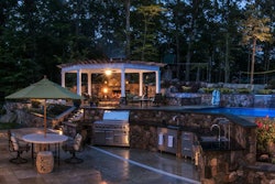 outdoor-kitchen-crop