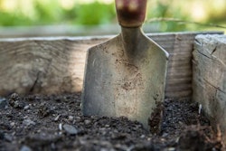 shovel-soil