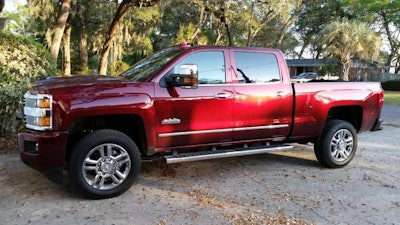 side view of chevy Silverado 2017 4X4