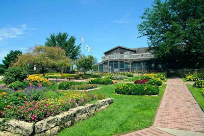 With great soil it is easy to nurture lovely lawns in Iowa. Photo: SD Dirk/Flickr