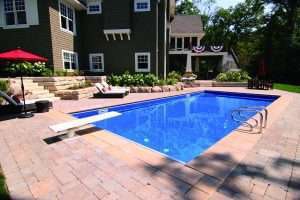 Using different hardscaping material can help highlight a design’s edge. Photo: Yardscapes