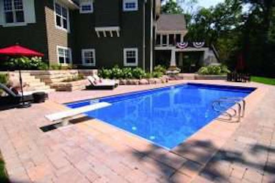 Using different hardscaping material can help highlight a design’s edge. Photo: Yardscapes