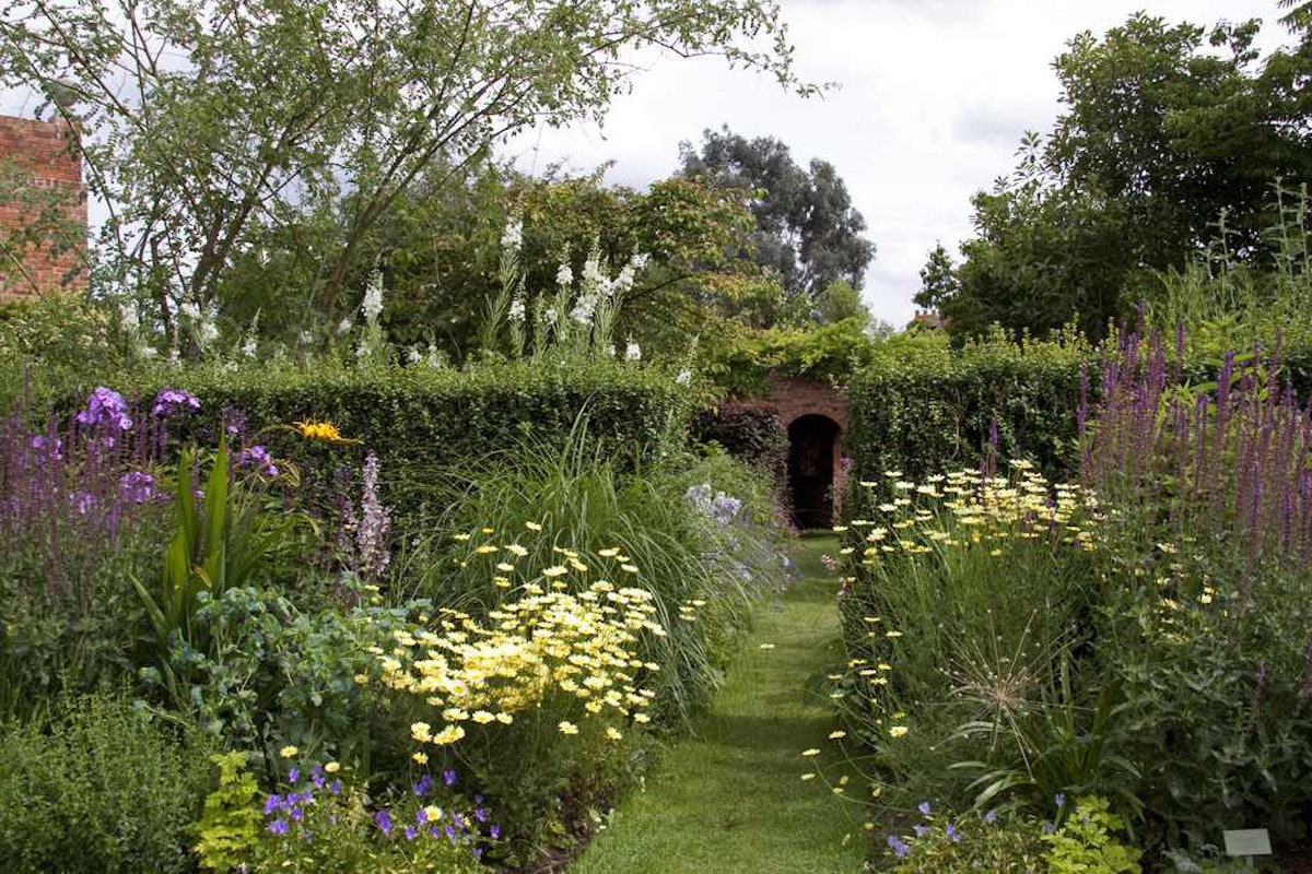 Why an English Cottage Garden Might Be the Secret to Better Curb