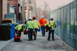workers-on-break